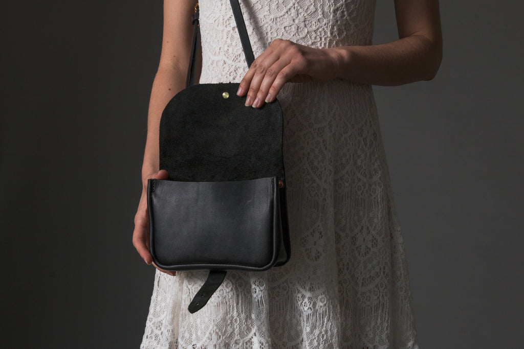 Leather shoulder bags for ladies