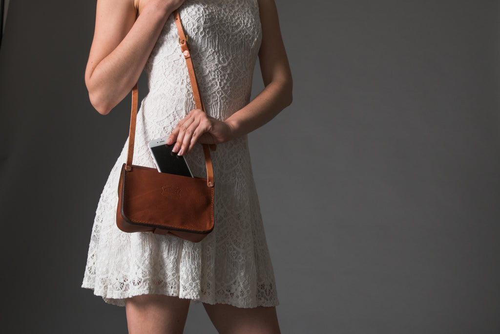 Leather shoulder bags for ladies