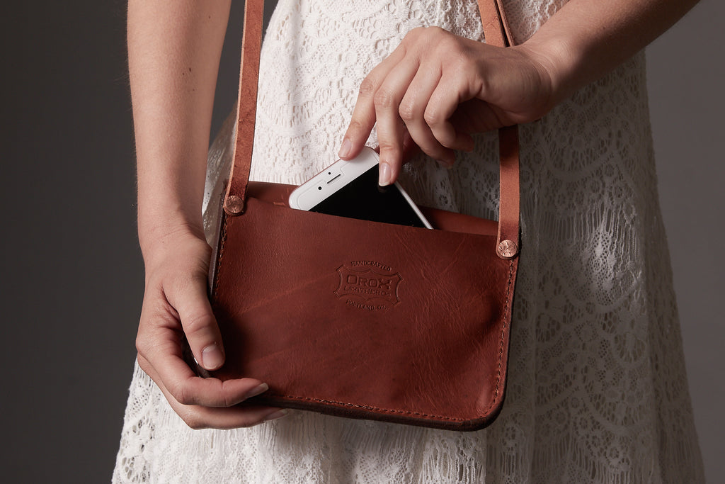 Leather shoulder bags for ladies