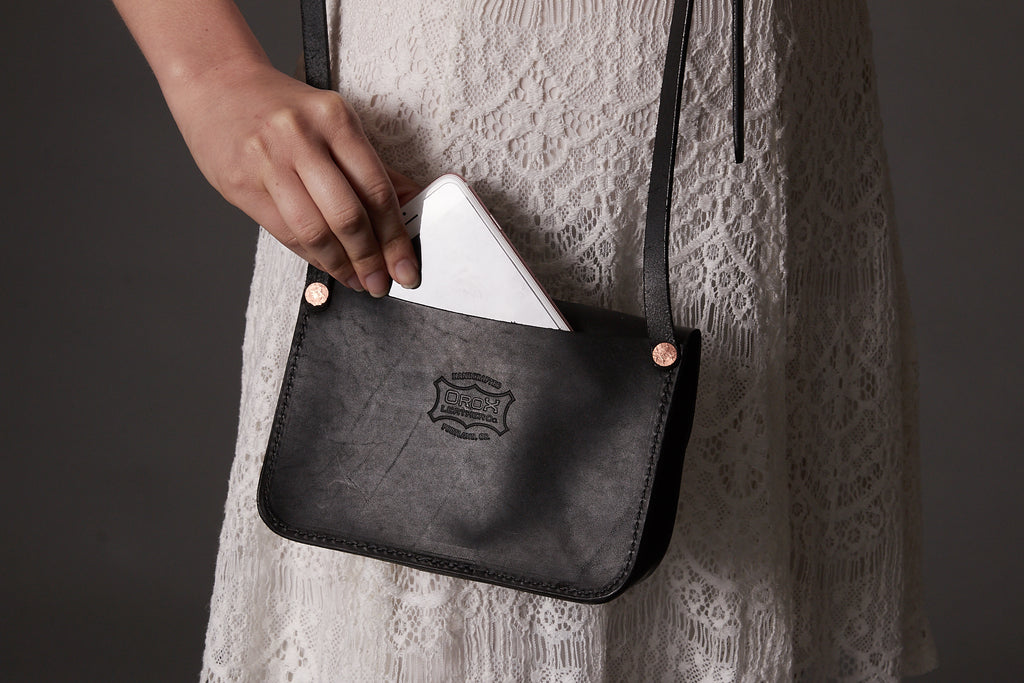 Leather shoulder bags for ladies